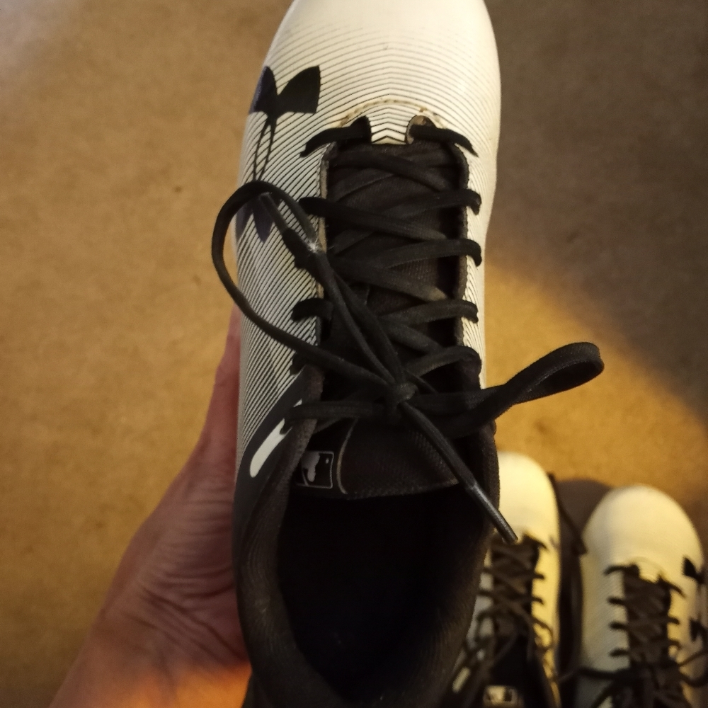 Under Armour softball/baseball cleats size youth  6